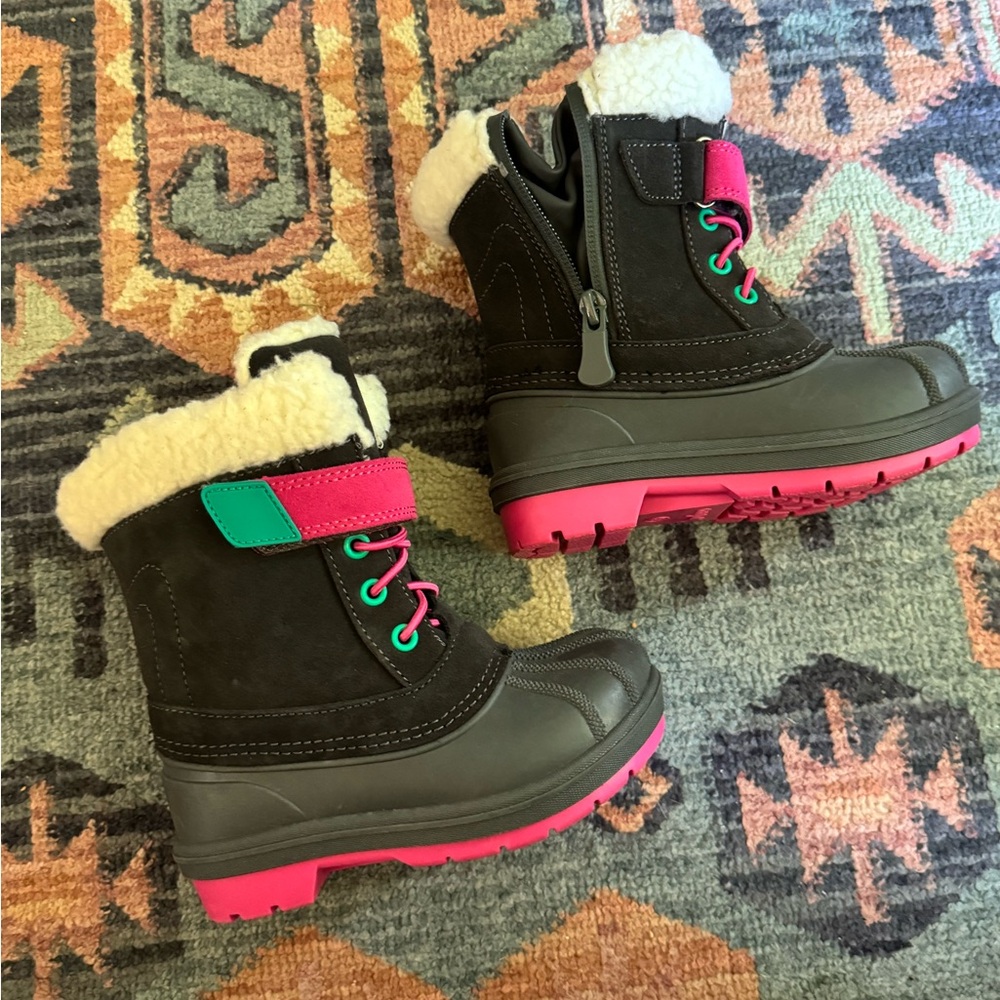 Cat & Jack Snow boots Brand new - size 8